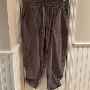 Lululemon Mid Rise Studio Crop
